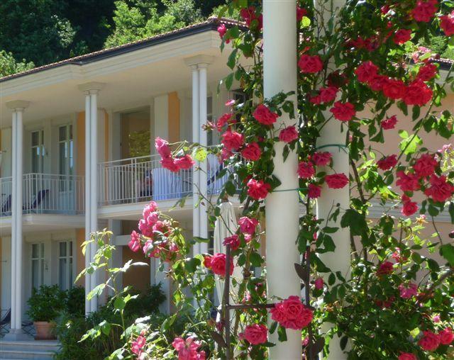 Residence Ville Lago Lugano Porto Ceresio Extérieur photo
